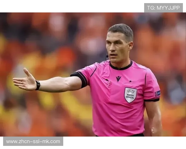 裁判执法尺度引争议，那不勒斯vs罗马比赛多次中断