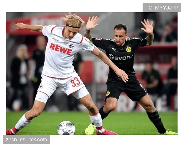 赛场花絮:勒阿弗尔主场因球迷投掷烟火比赛中断十分钟 赛场花絮:勒阿弗尔主场因球迷投掷烟火比赛中断十分钟