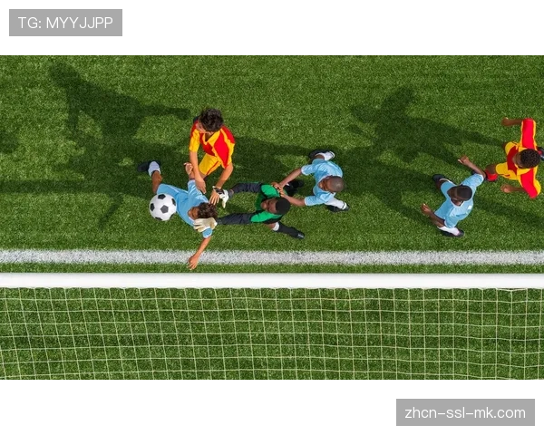 镜头记录:尼斯门将扑出关键点球后,与后卫激情相撞庆祝